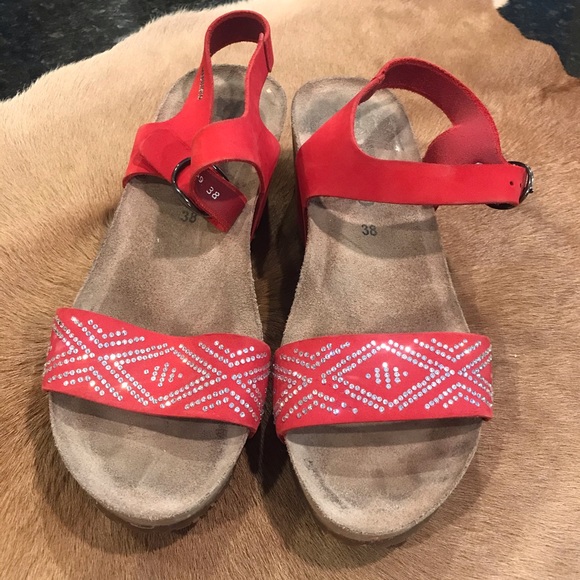 red mephisto sandals